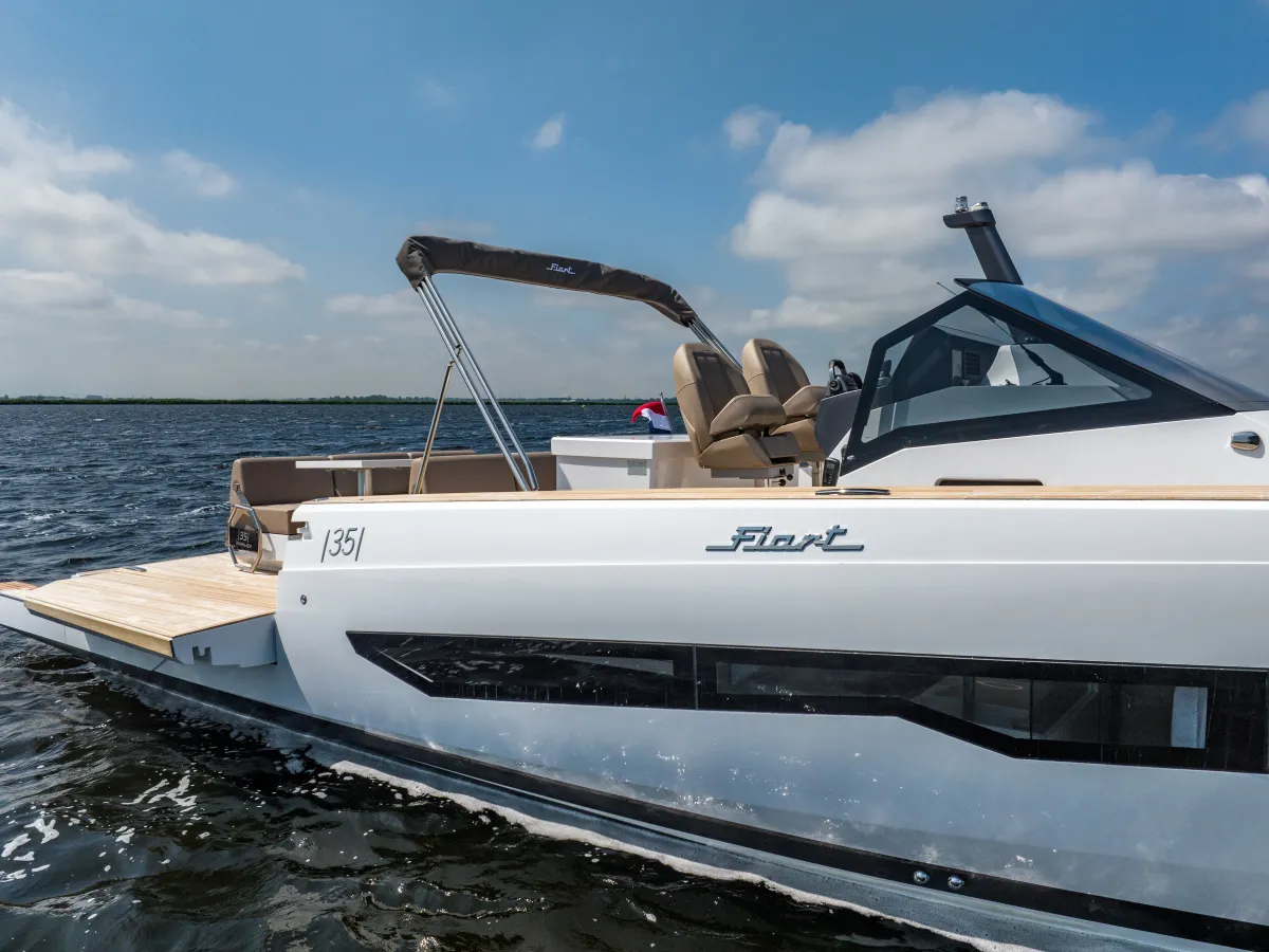 Polyester Speedboat Fiart Seawalker 35