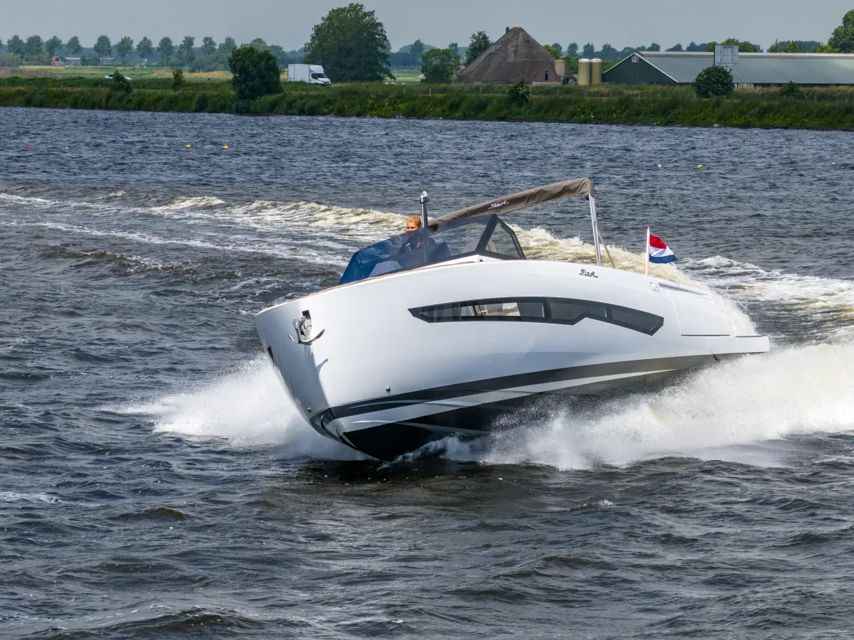 Polyester Bateau rapide Fiart Seawalker 35