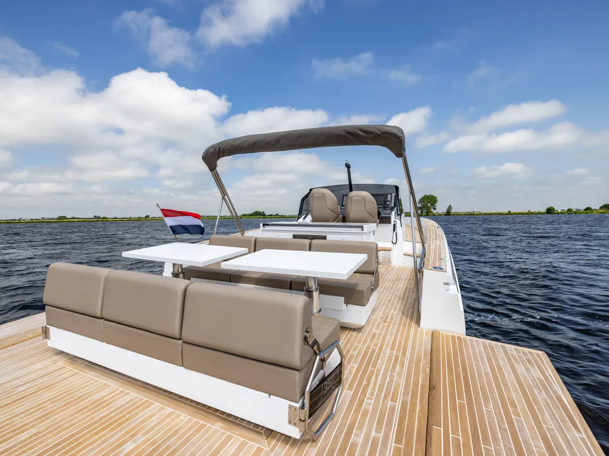 Polyester Bateau rapide Fiart Seawalker 35