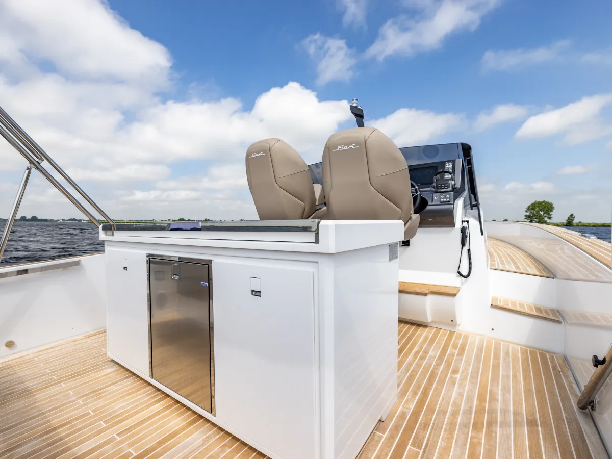 Polyester Bateau rapide Fiart Seawalker 35