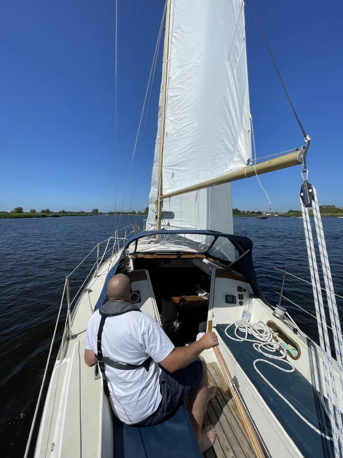 Polyester Sailboat Jaguar 27