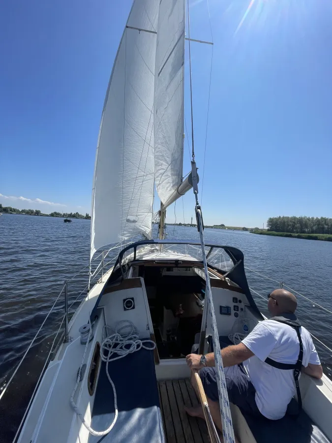 Polyester Sailboat Jaguar 27