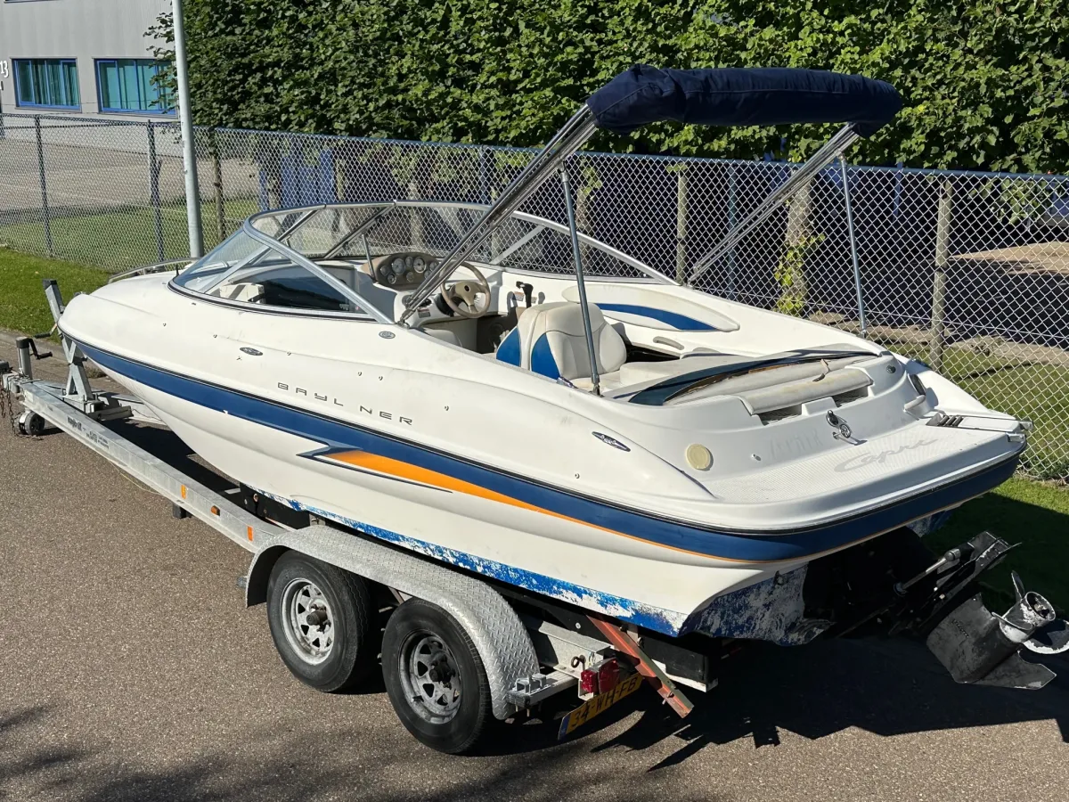 Polyester Speedboat Bayliner 602