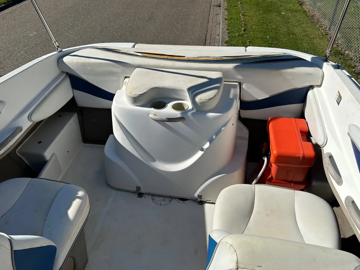 Polyester Speedboat Bayliner 602