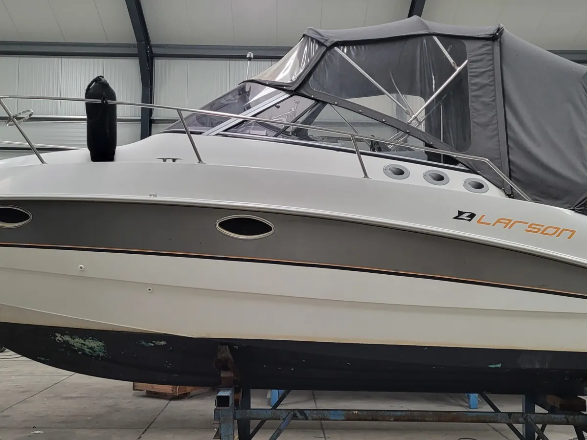 Polyester Motorboat Larson 260