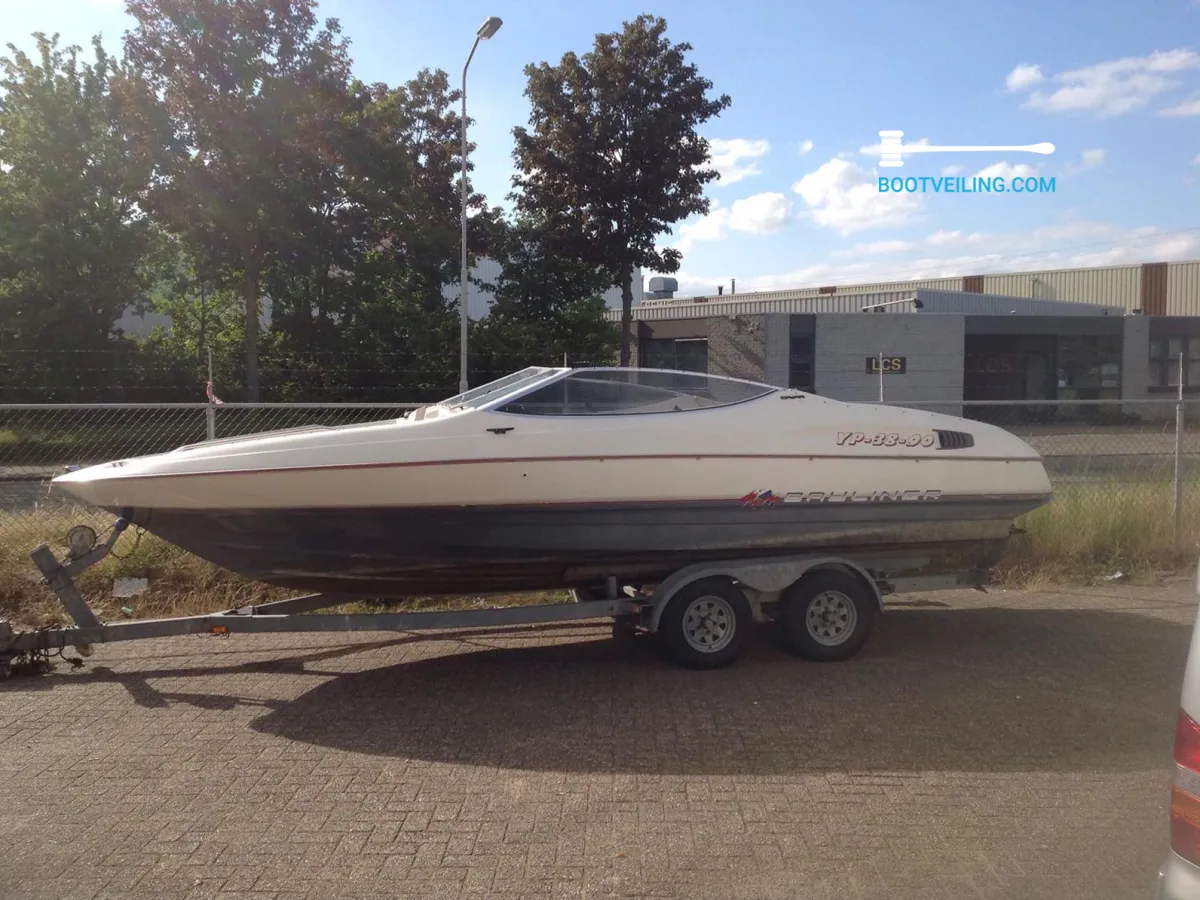 Polyester Speedboat Bayliner 2250