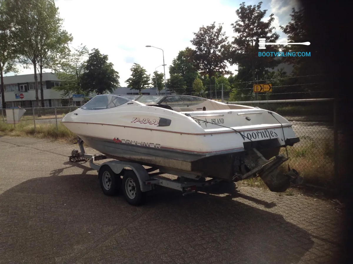 Polyester Speedboat Bayliner 2250