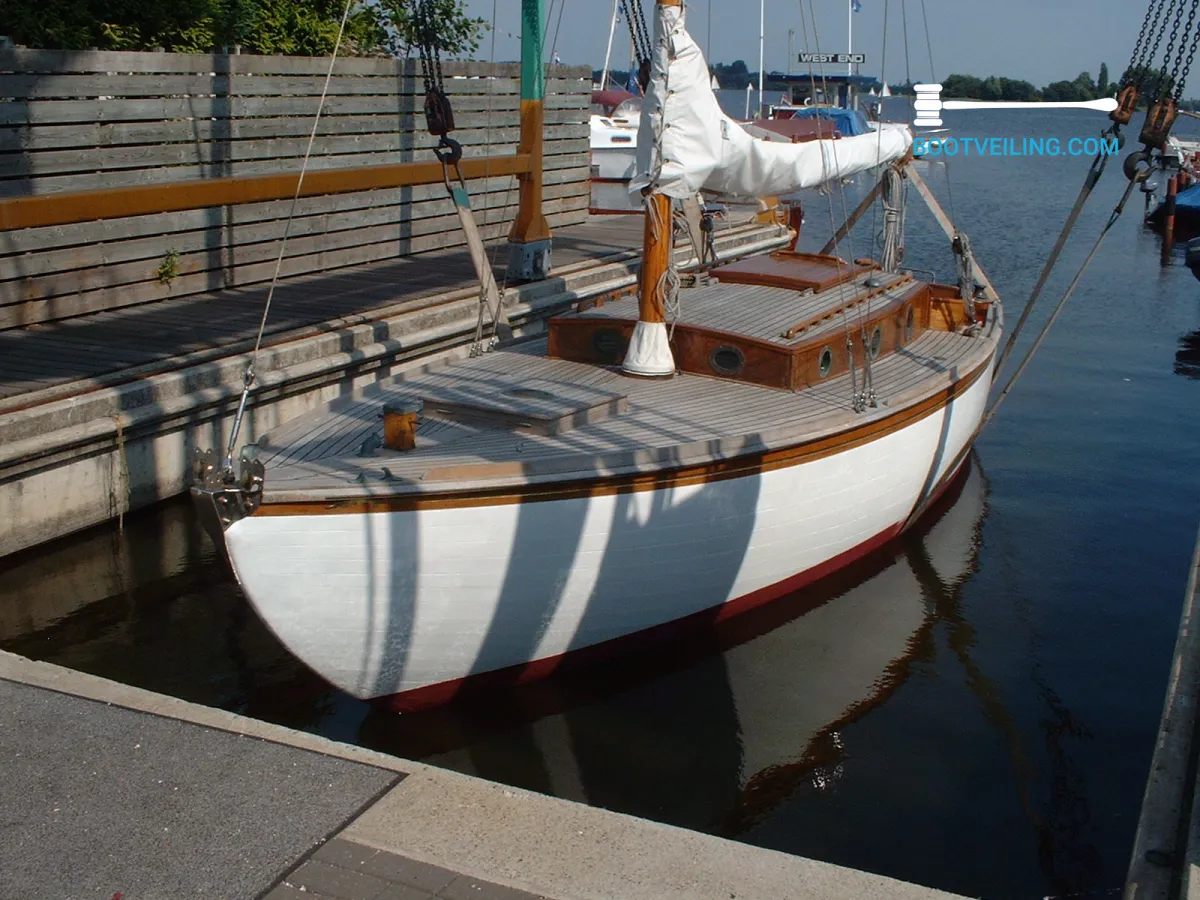 Wood Sailboat Alfred Mylne 26