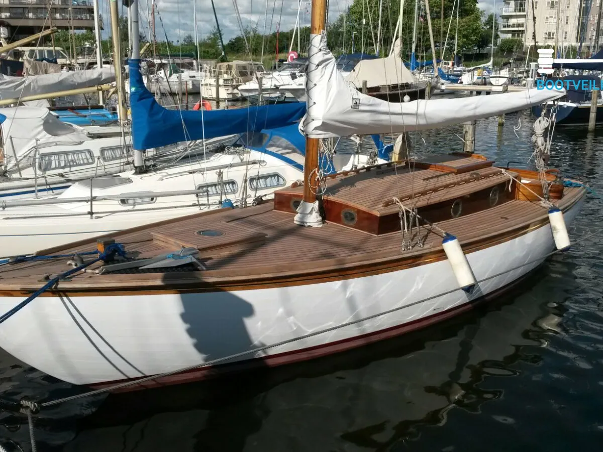 Wood Sailboat Alfred Mylne 26