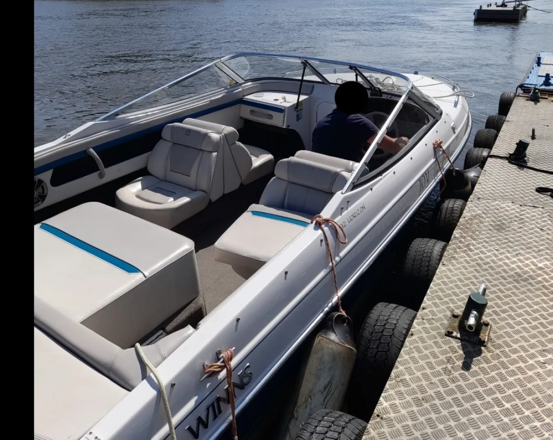 Polyester Speedboat Four Winns 570