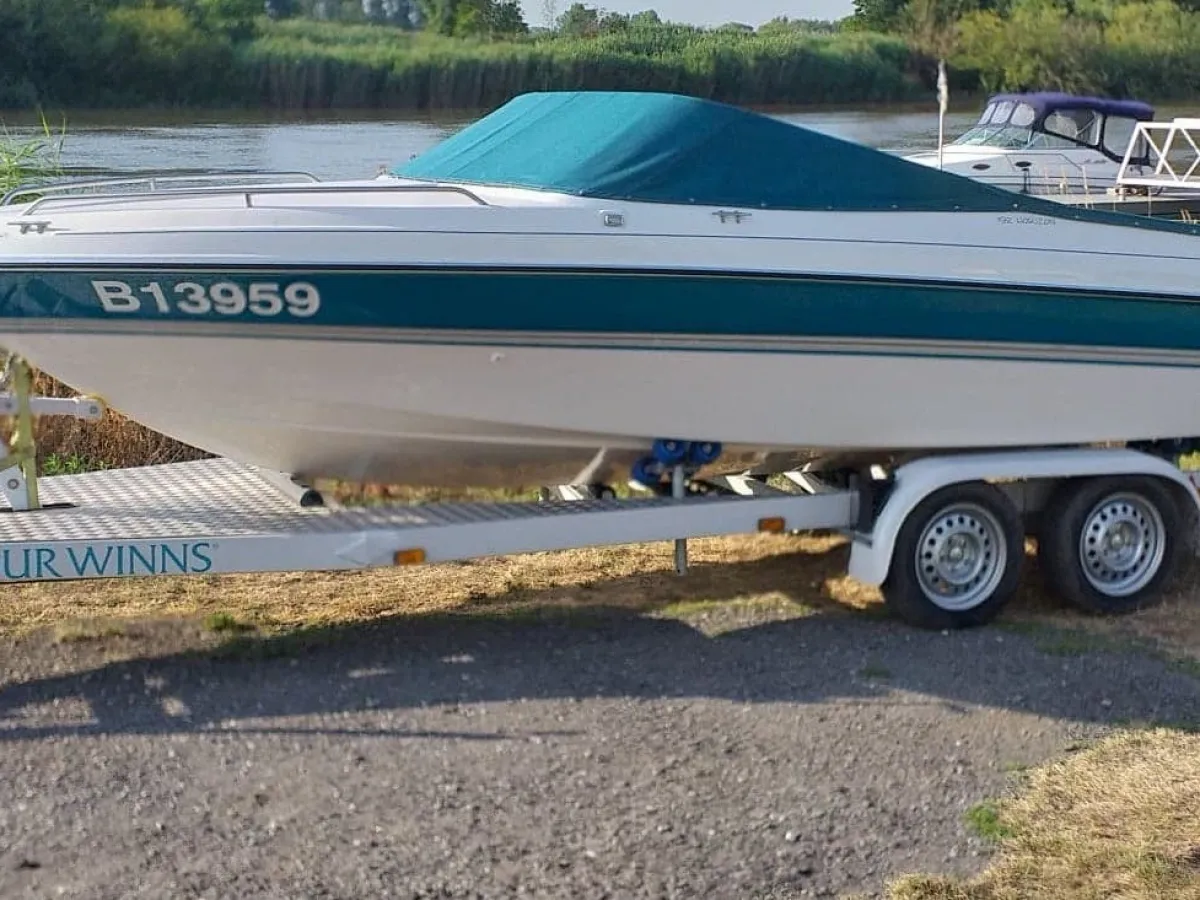 Polyester Speedboat Four Winns 570