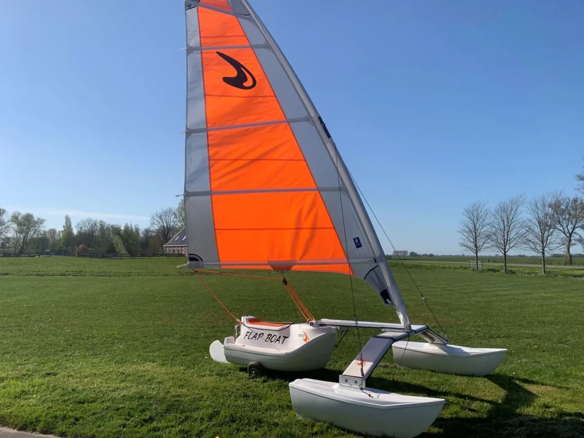 Polyester catamaran Trimaran 330