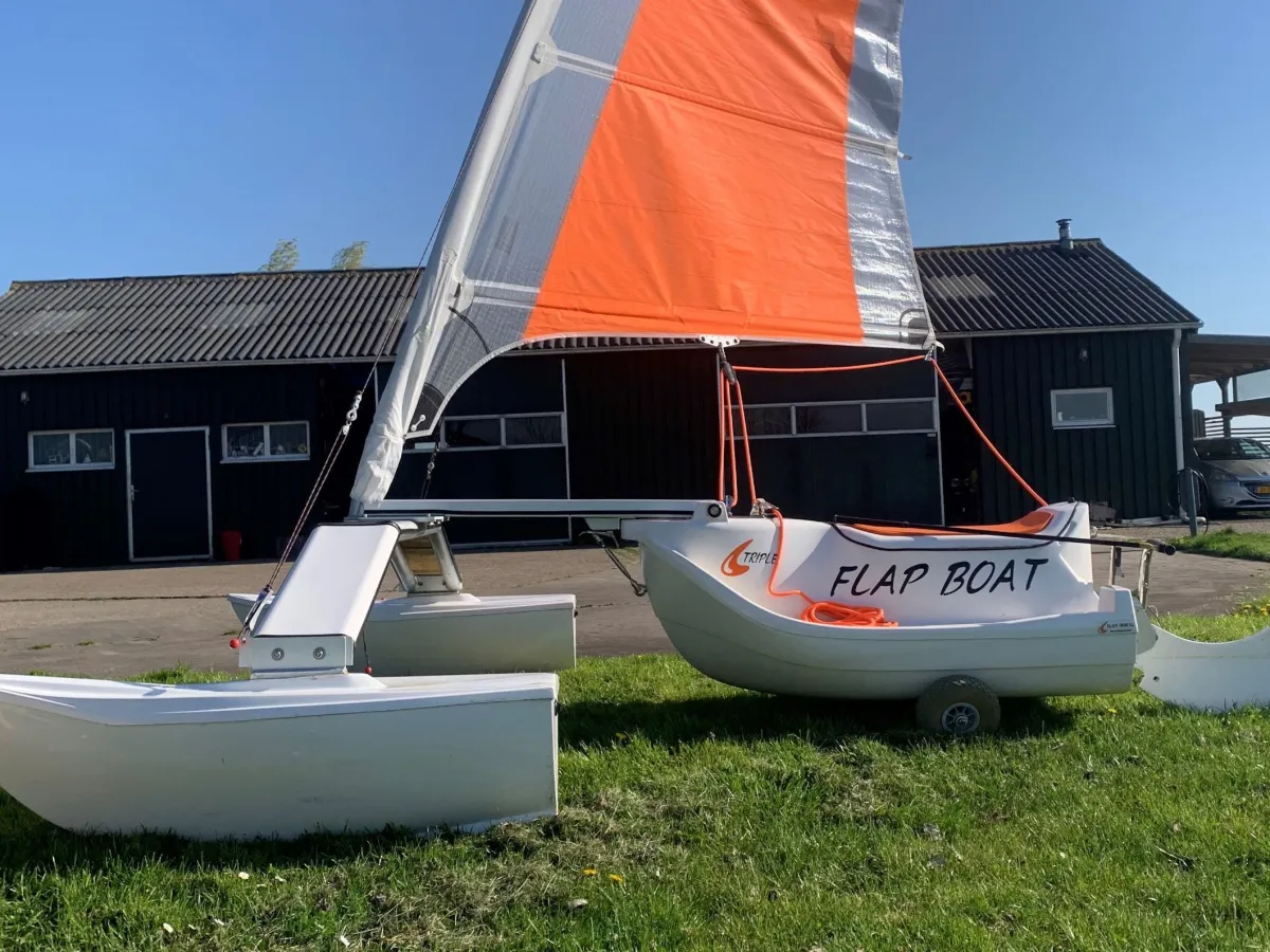 Polyester catamaran Trimaran 330