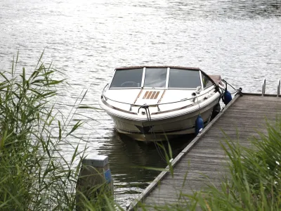 Polyester Speedboat Sea Ray 190 Photo 1