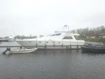 Polyester Motorboat Ferretti 1500 Photo 4