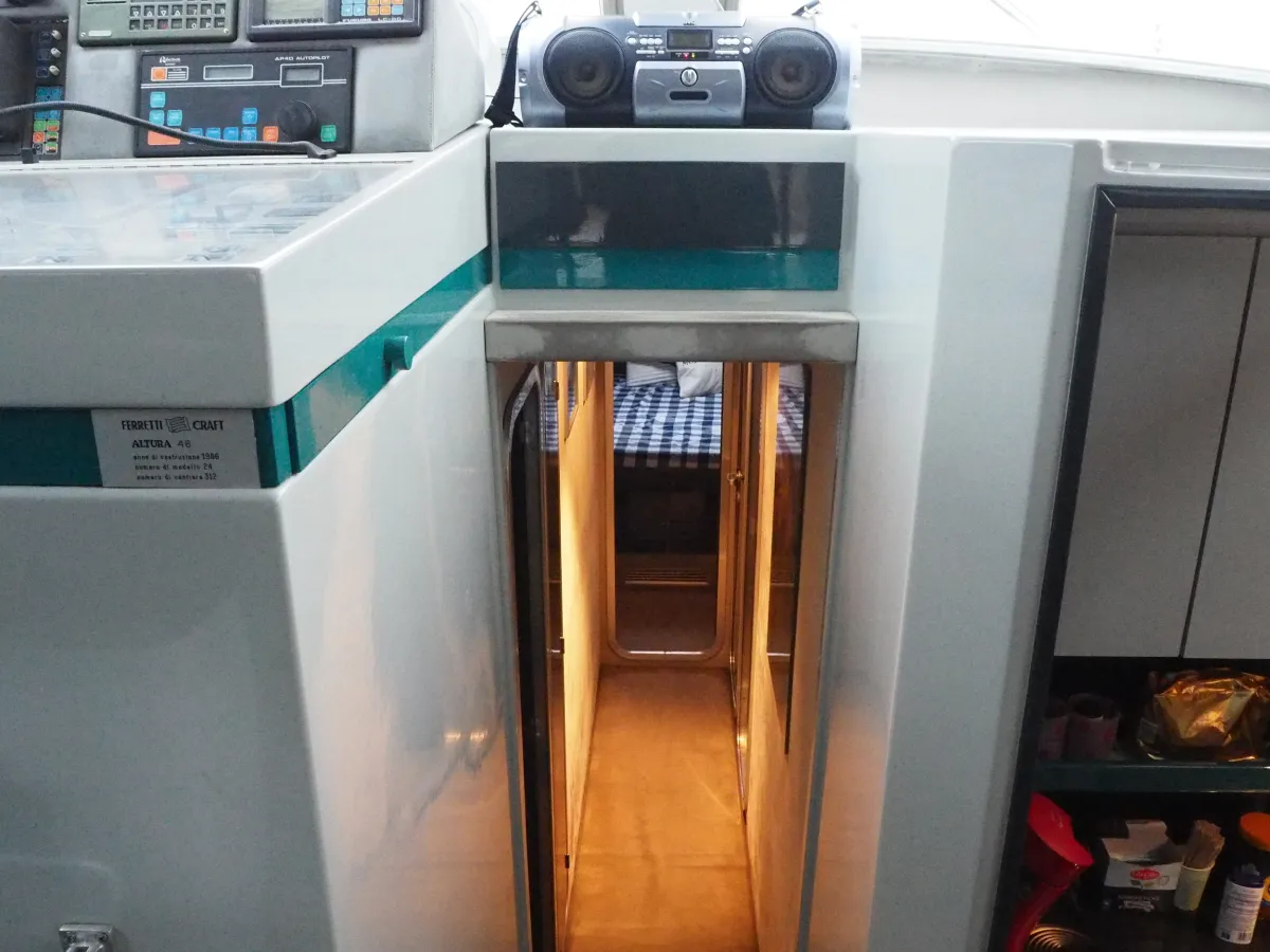 Polyester Motorboat Ferretti 1500