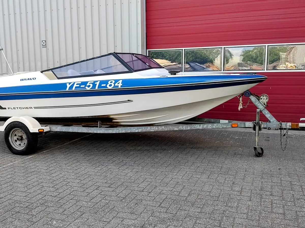 Polyester Speedboat Fletcher Bravo 550 GTS