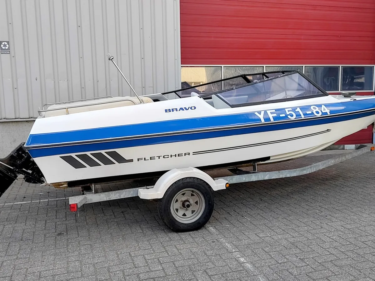 Polyester Speedboat Fletcher Bravo 550 GTS