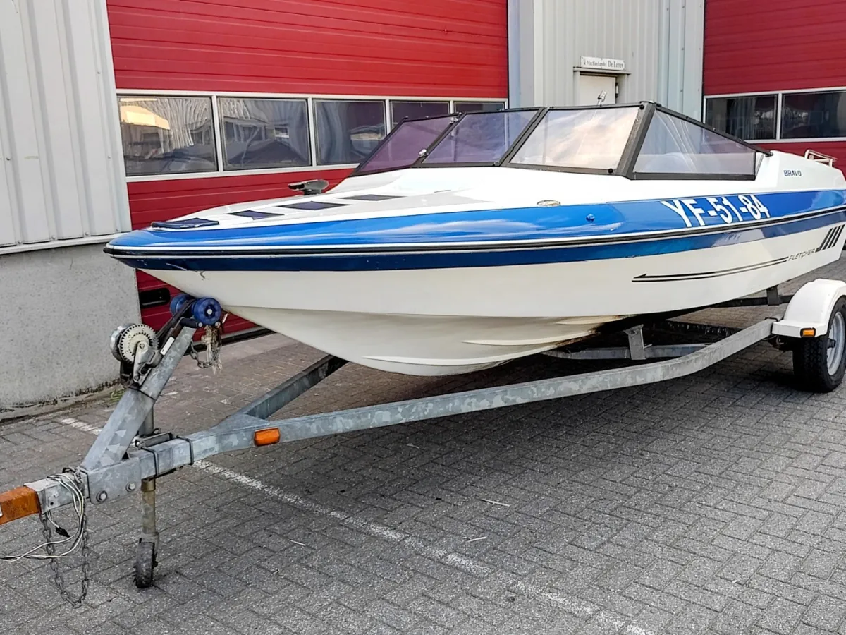 Polyester Speedboat Fletcher Bravo 550 GTS