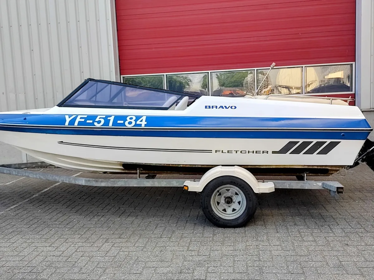 Polyester Speedboat Fletcher Bravo 550 GTS