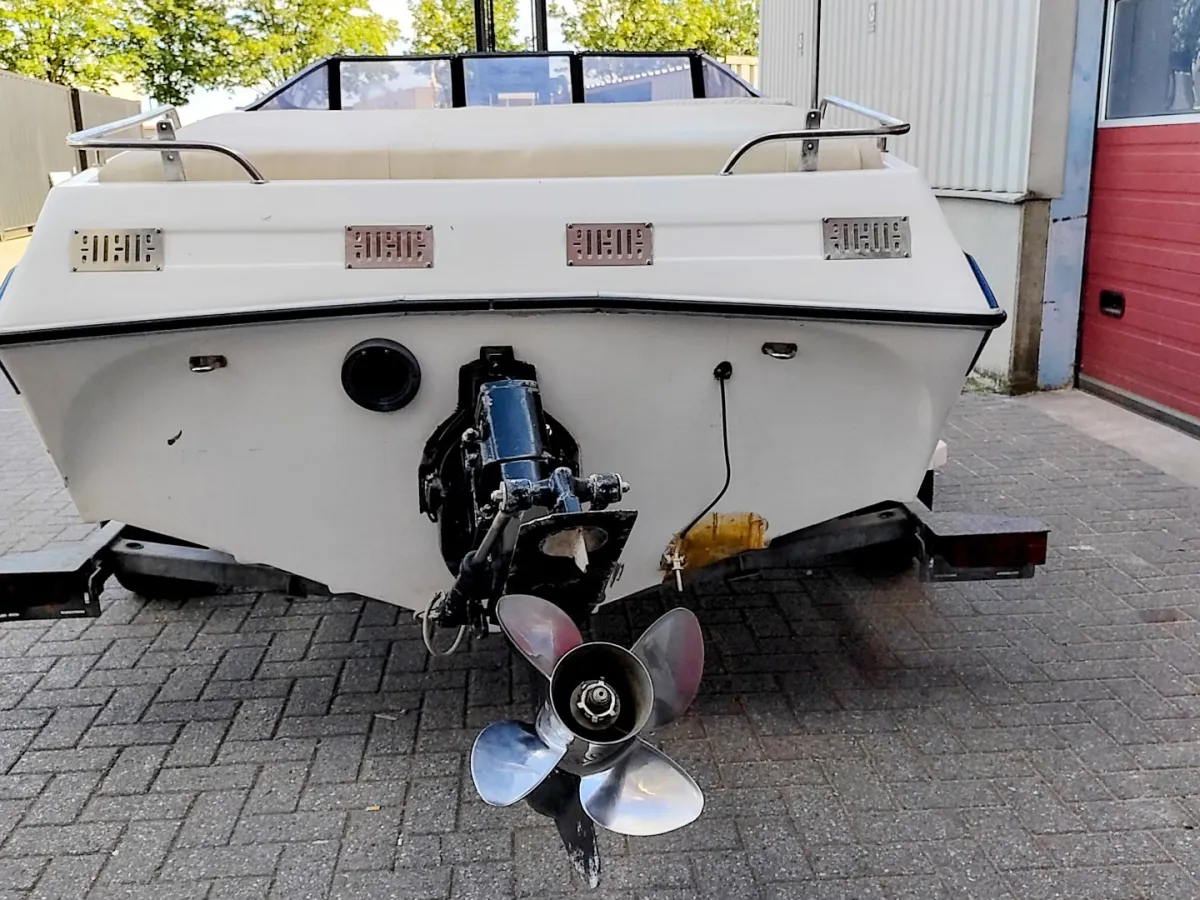 Polyester Speedboat Fletcher Bravo 550 GTS