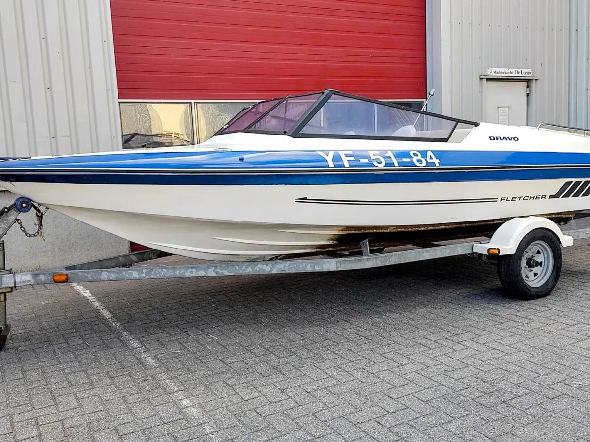 Polyester Speedboat Fletcher Bravo 550 GTS