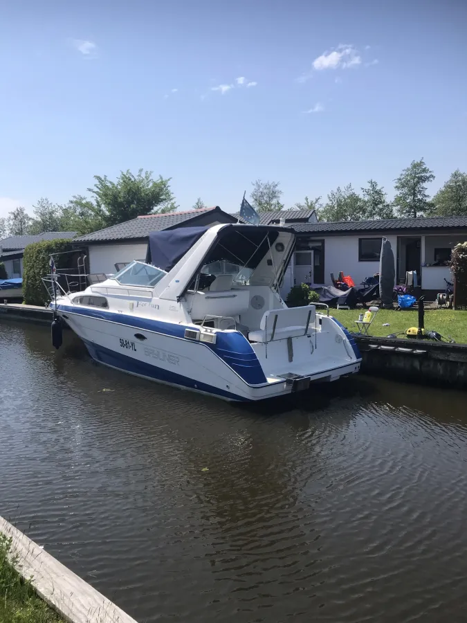 Polyester Speedboat Bayliner 2755