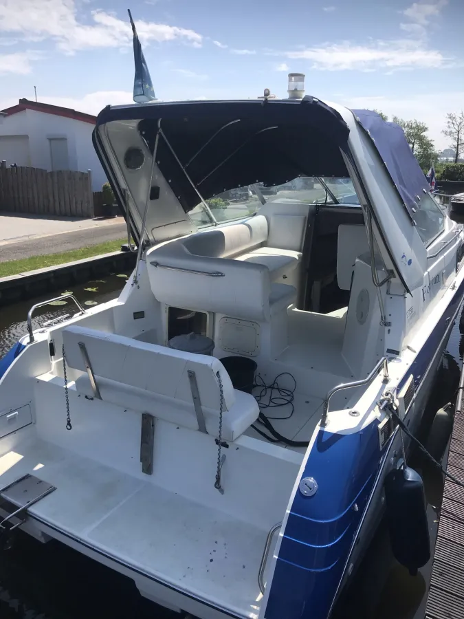 Polyester Speedboat Bayliner 2755