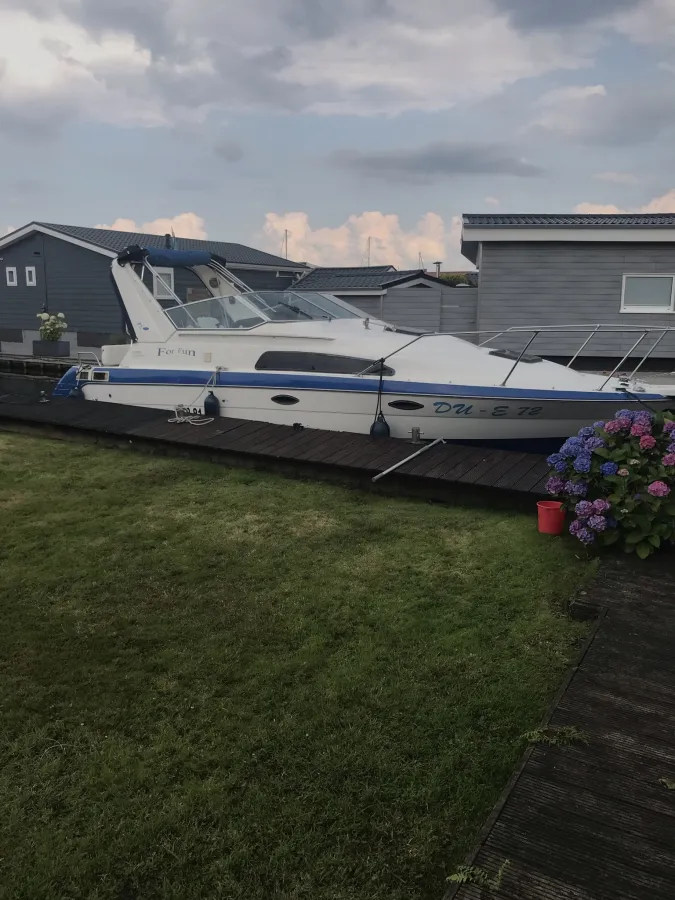 Polyester Speedboat Bayliner 2755