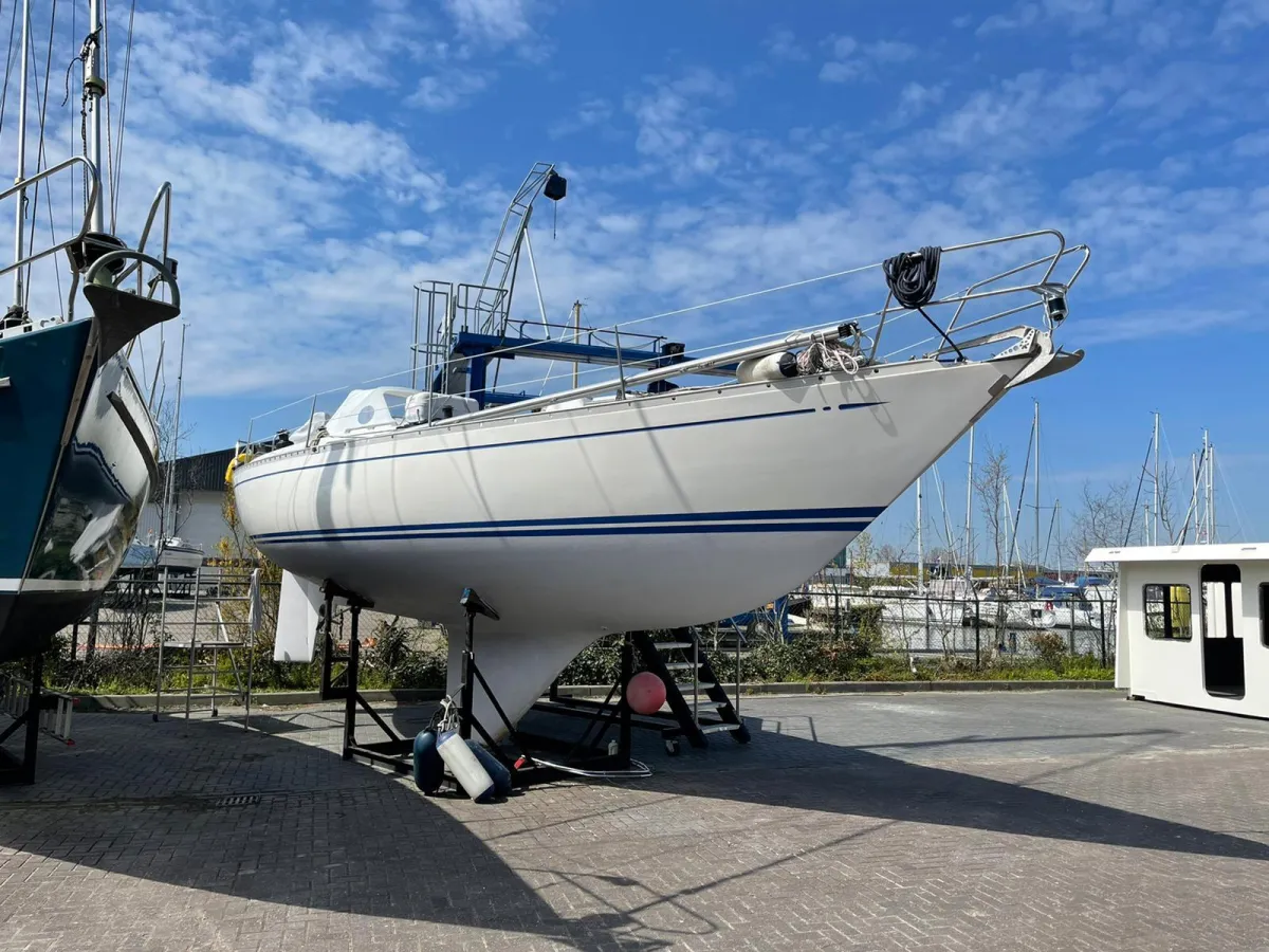 Polyester Sailboat Nautor Swan 38