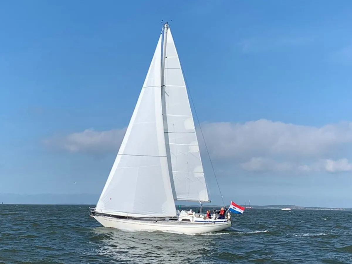 Polyester Sailboat Nautor Swan 38