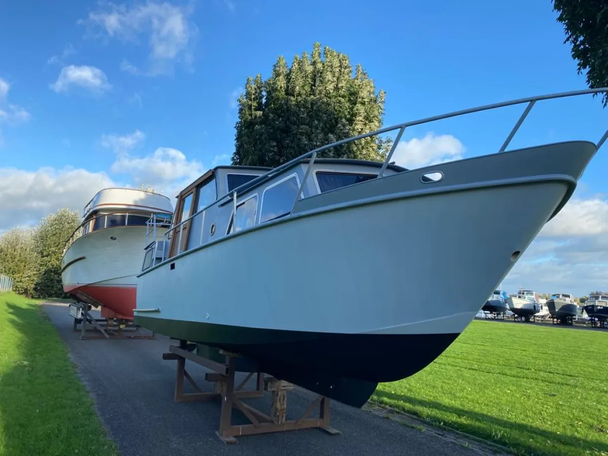 Steel Motorboat Motor cruiser 900