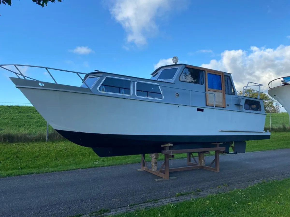 Steel Motorboat Motor cruiser 900