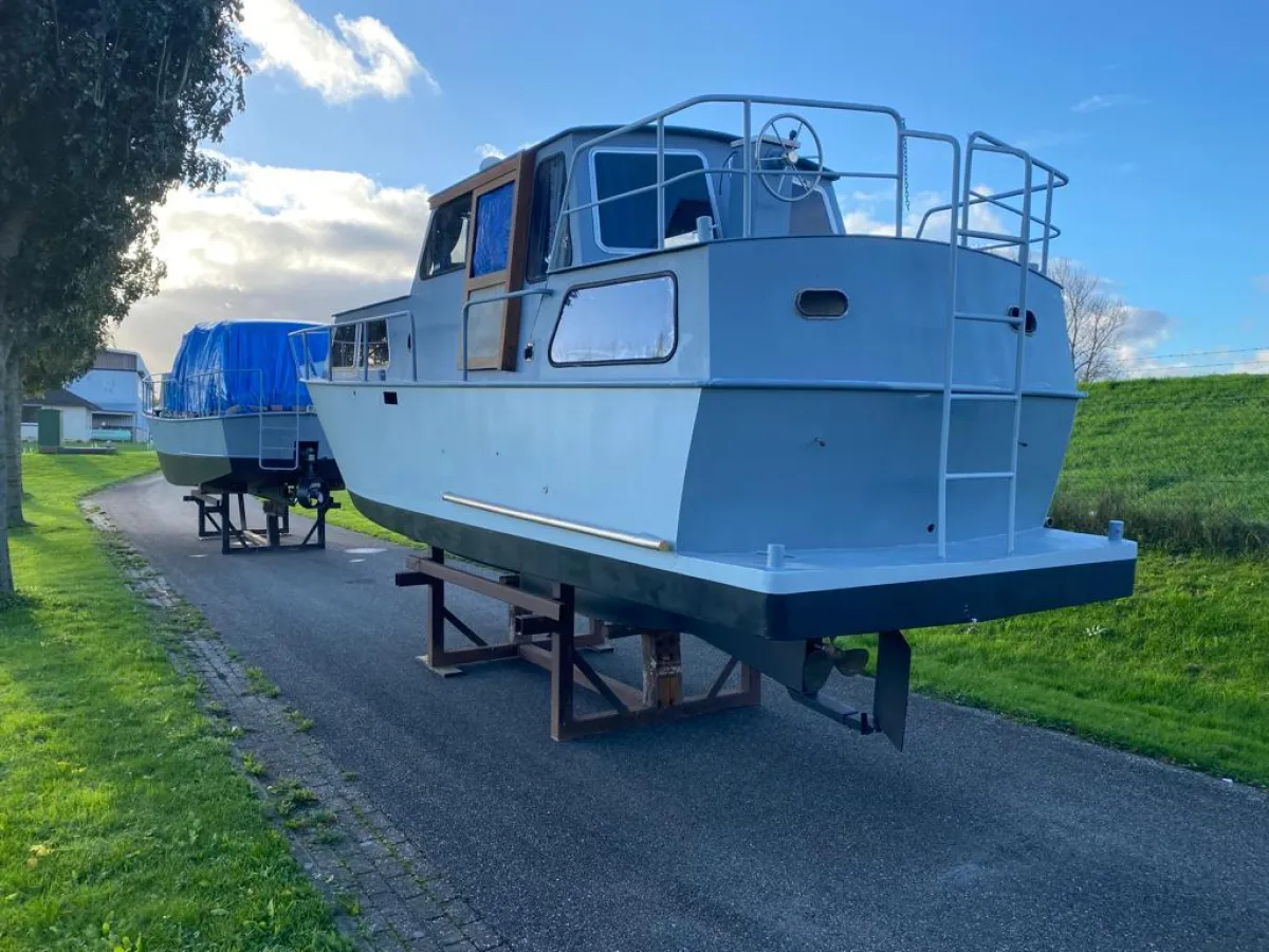 Steel Motorboat Motor cruiser 900