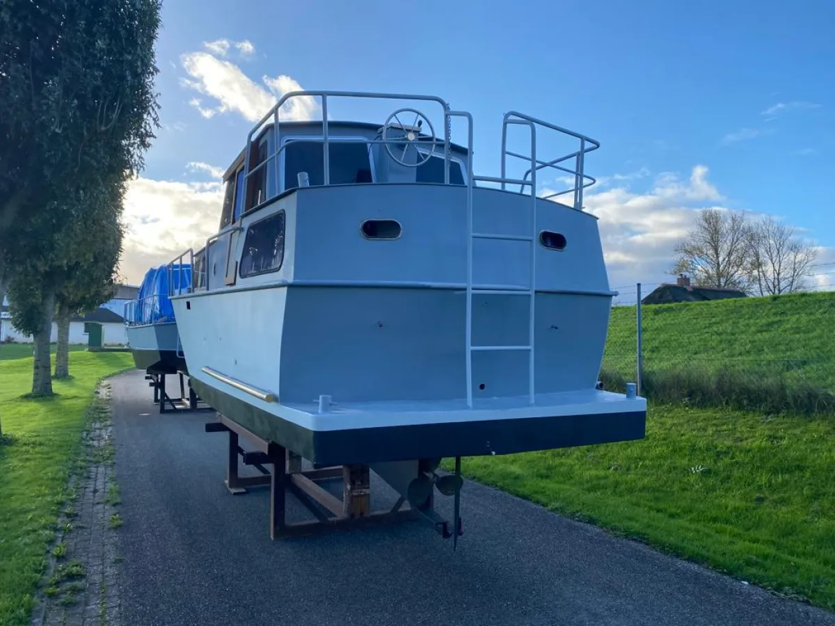 Steel Motorboat Motor cruiser 900