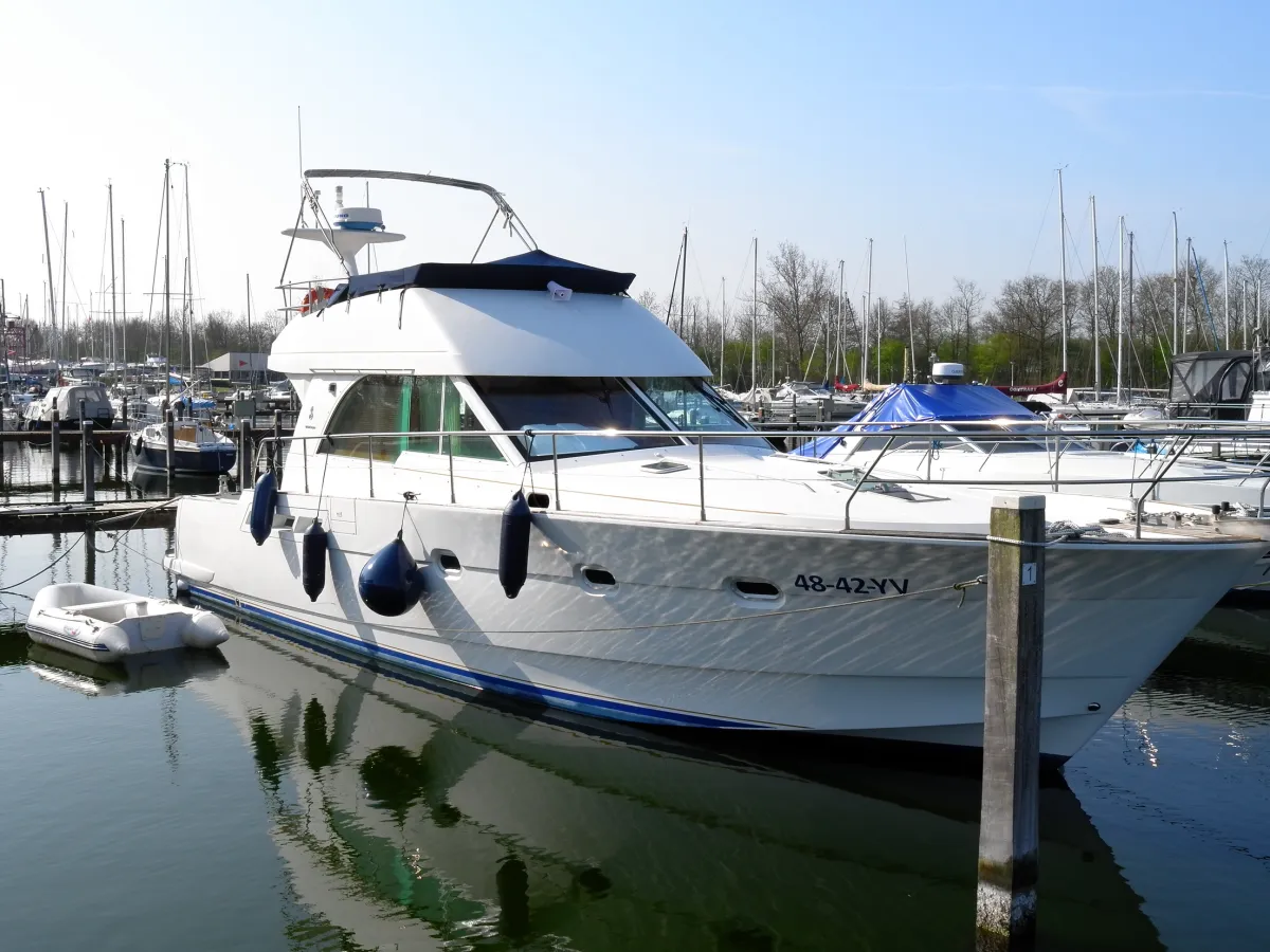 Polyester Motorboat Beneteau Antares