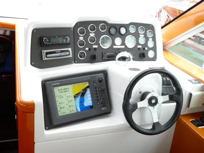 Polyester Motorboat Beneteau Antares Photo 4