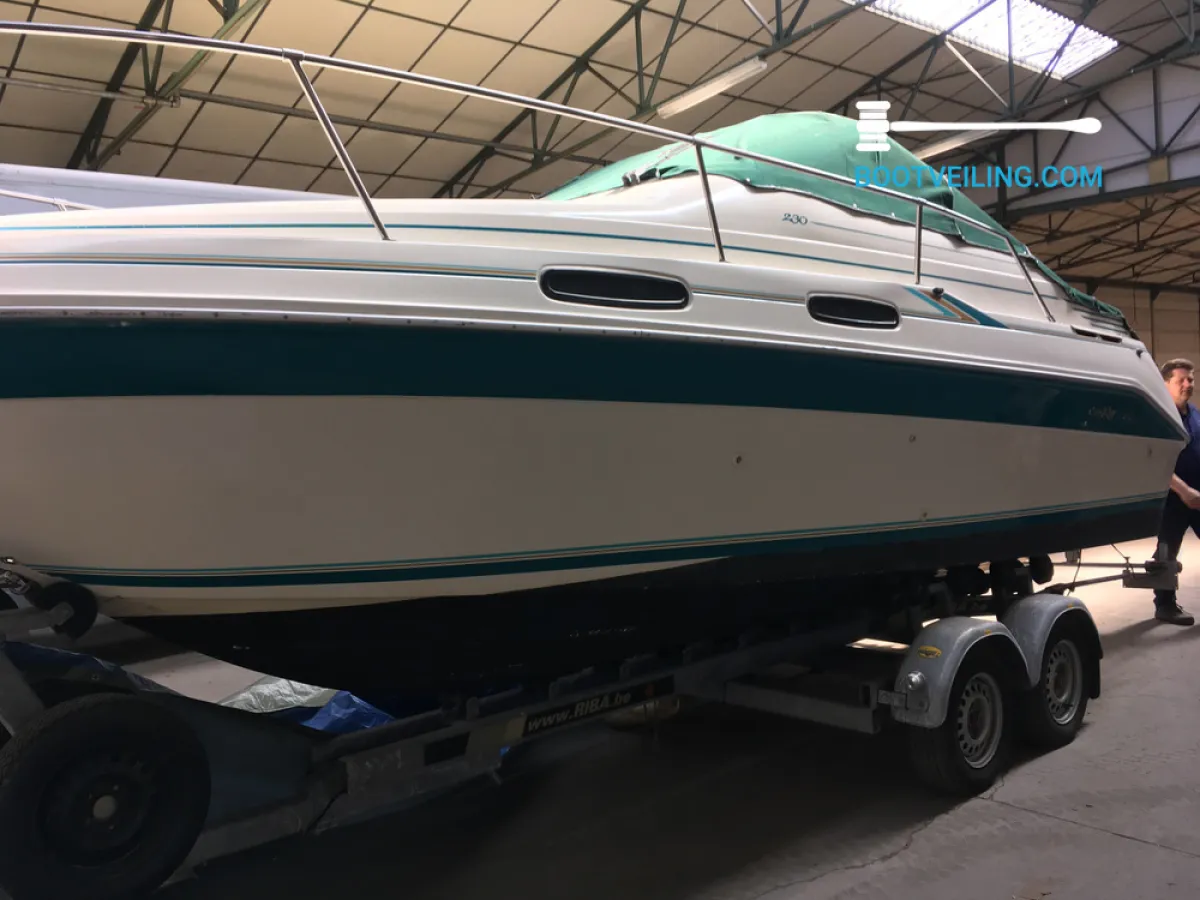 Polyester Speedboat Sea Ray 230 Sundancer