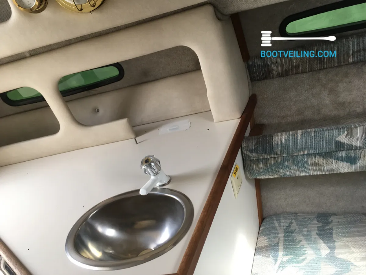 Polyester Speedboat Sea Ray 230 Sundancer