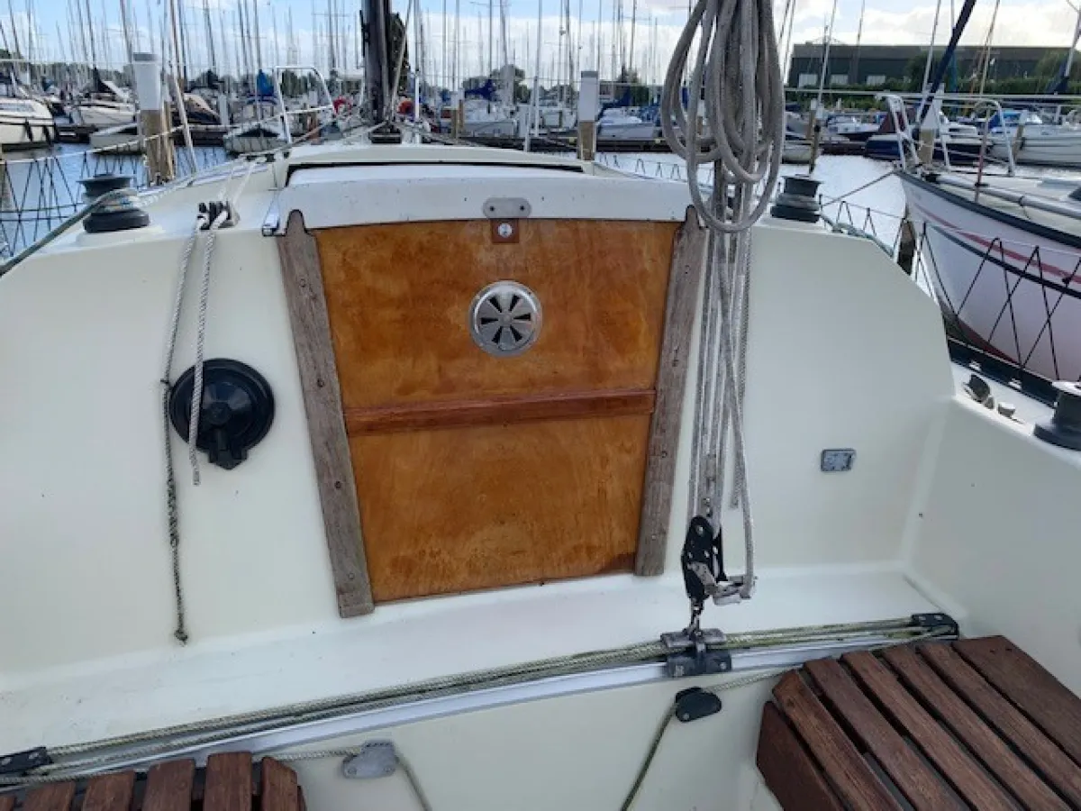 Polyester Sailboat Friendship 28