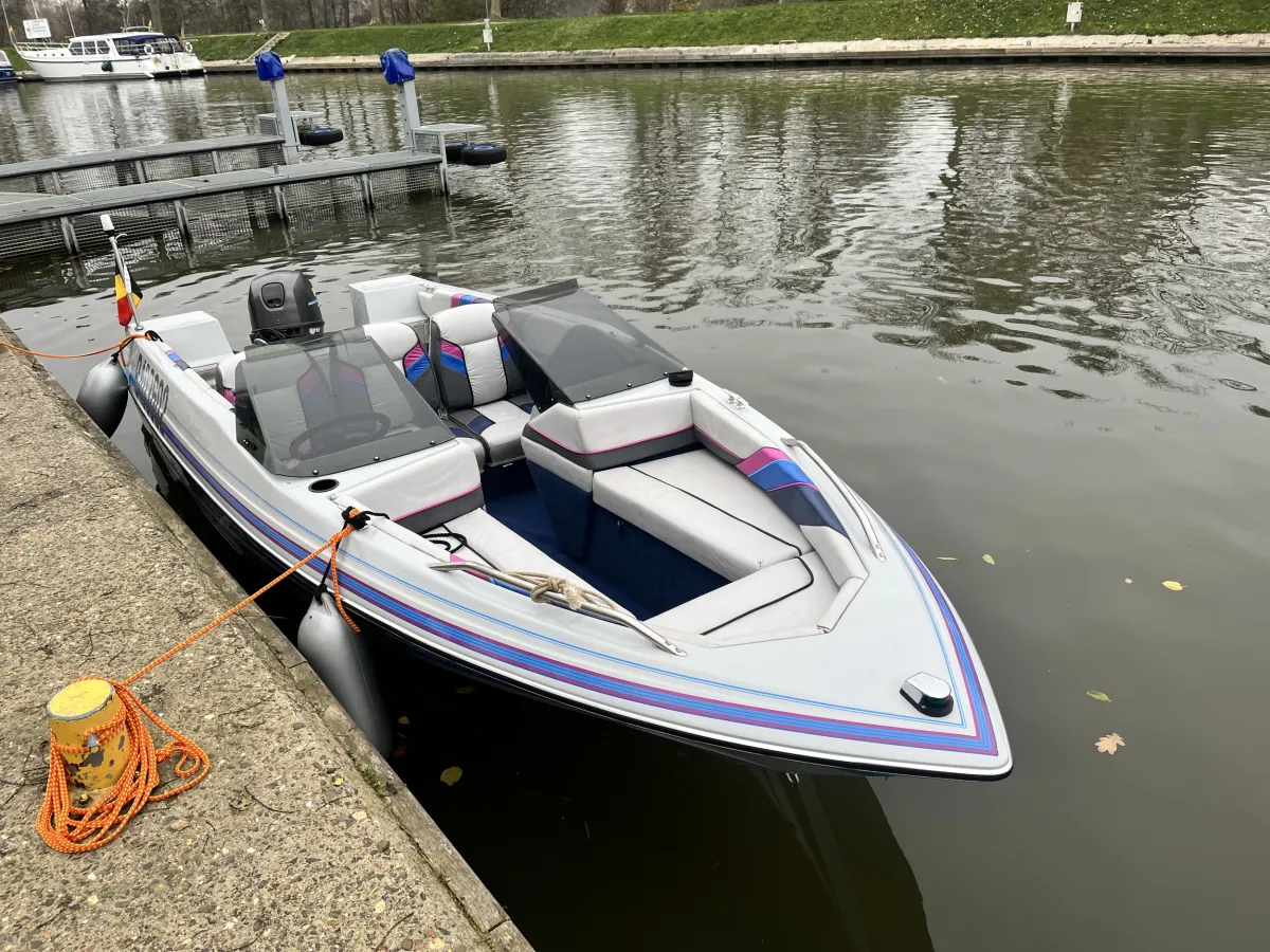 Polyester Speedboat Bayliner Capri Bowrider