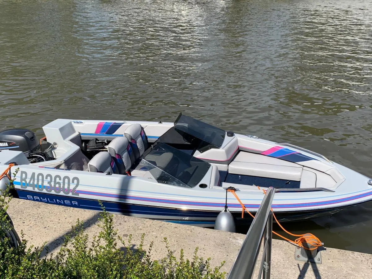 Polyester Speedboat Bayliner Capri Bowrider