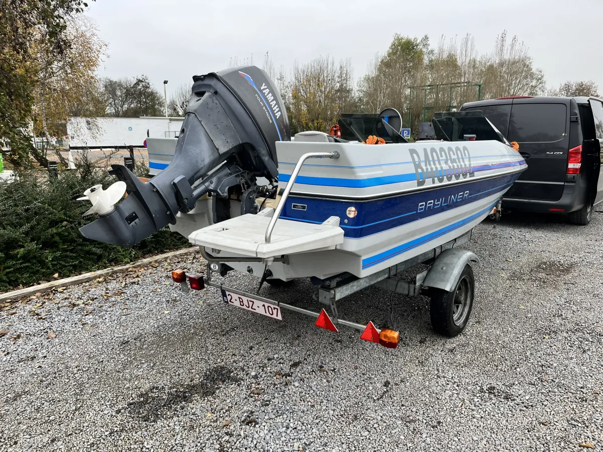 Polyester Speedboat Bayliner Capri Bowrider