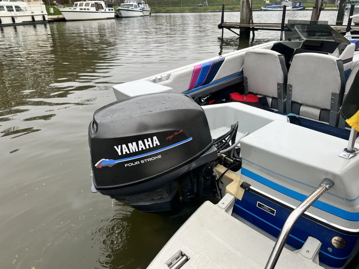 Polyester Speedboat Bayliner Capri Bowrider