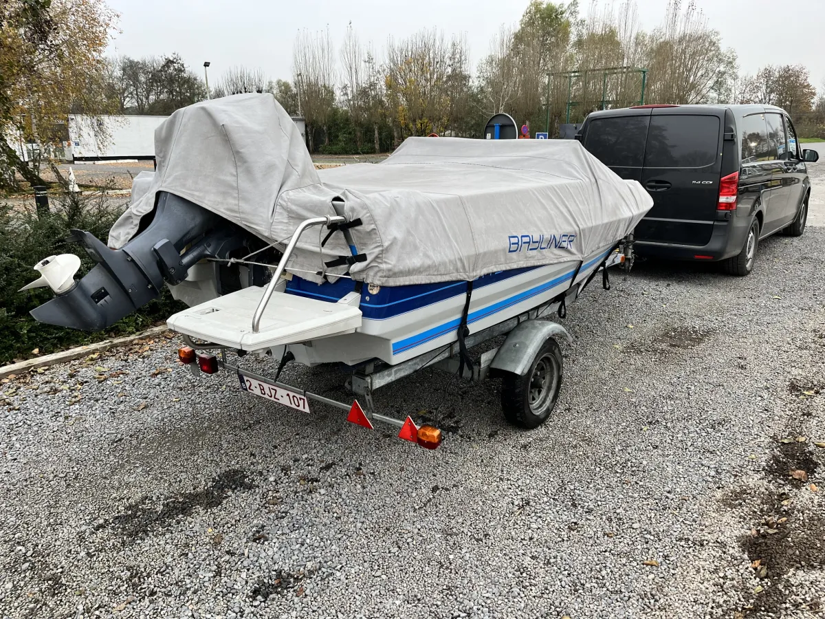 Polyester Speedboat Bayliner Capri Bowrider