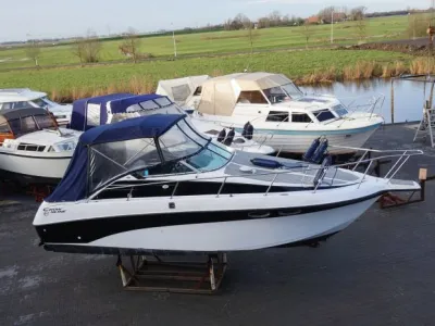 Polyester Speedboat Crownline 250CR Photo 1