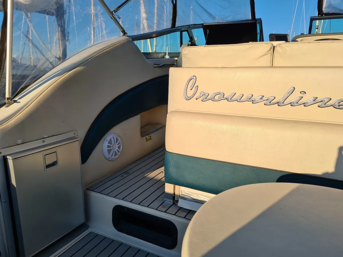 Polyester Speedboat Crownline 250CR