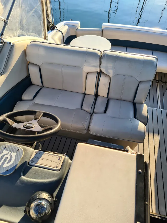 Polyester Speedboat Crownline 250CR