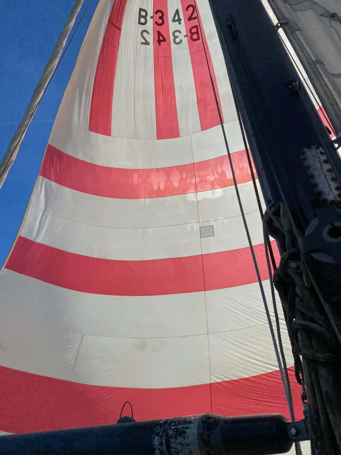 Polyester Sailboat UFO 34