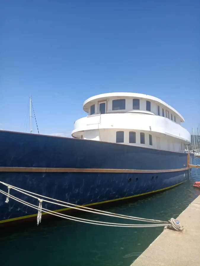 Composite Houseboat Hotelboat 3300